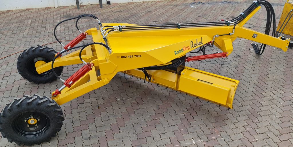 Roadking Rebel tractor-drawn grader
