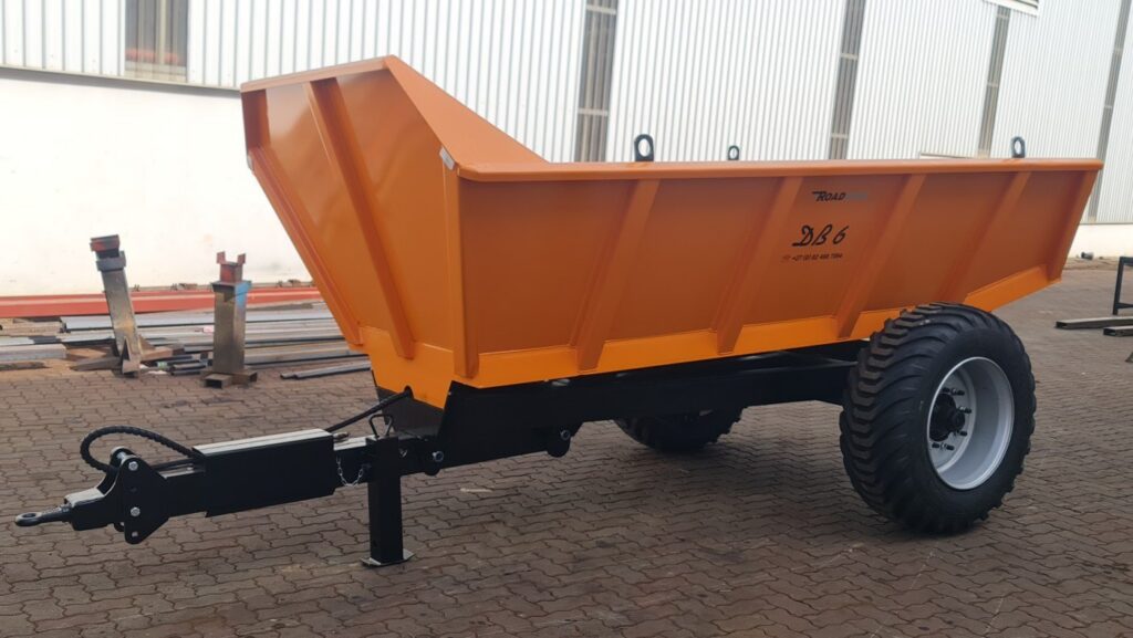 Roadking DB6 scowback tipper, front view